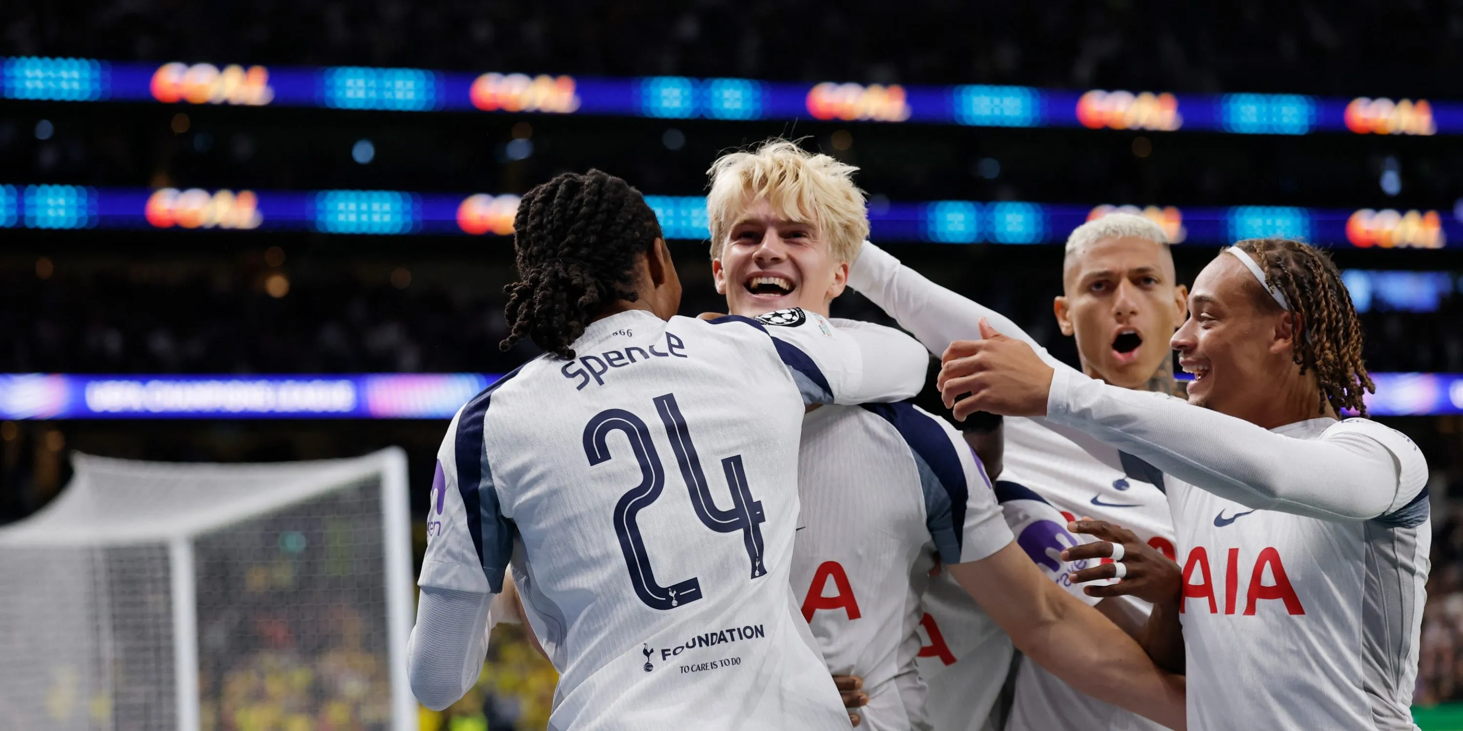 Tottenham Hotspur trong một trận đấu gần đây tại Ngoại hạng Anh