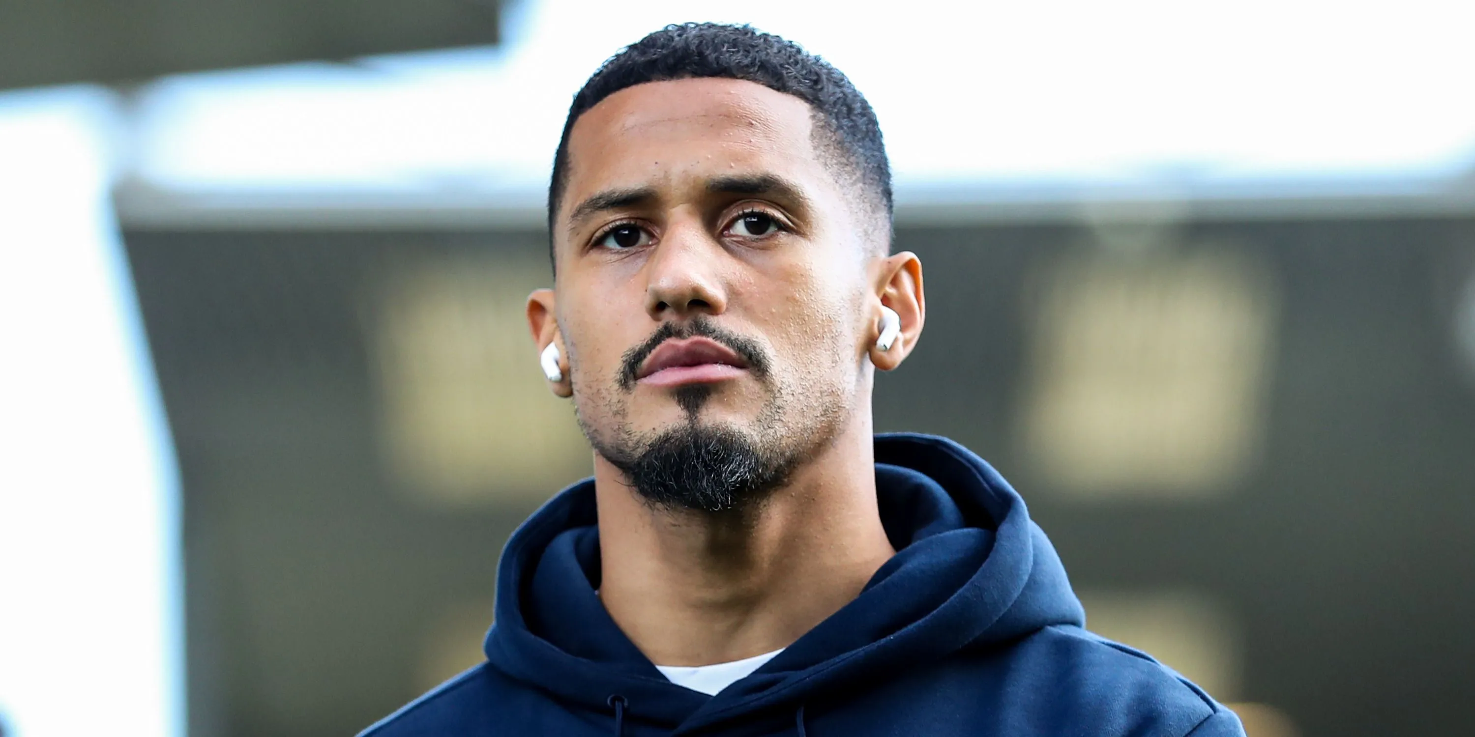 William Saliba trong bộ áo Pháp biểu diễn khả năng phòng chống chuyên nghiệp